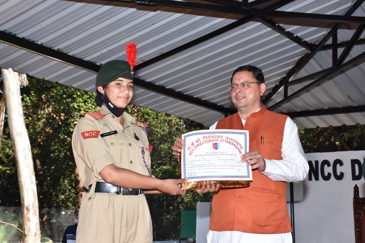 एनसीसी के 73वें स्थापना दिवस पर CM पुष्कर सिंह धामी ने प्रमाण पत्र देकर किया सम्मानित….