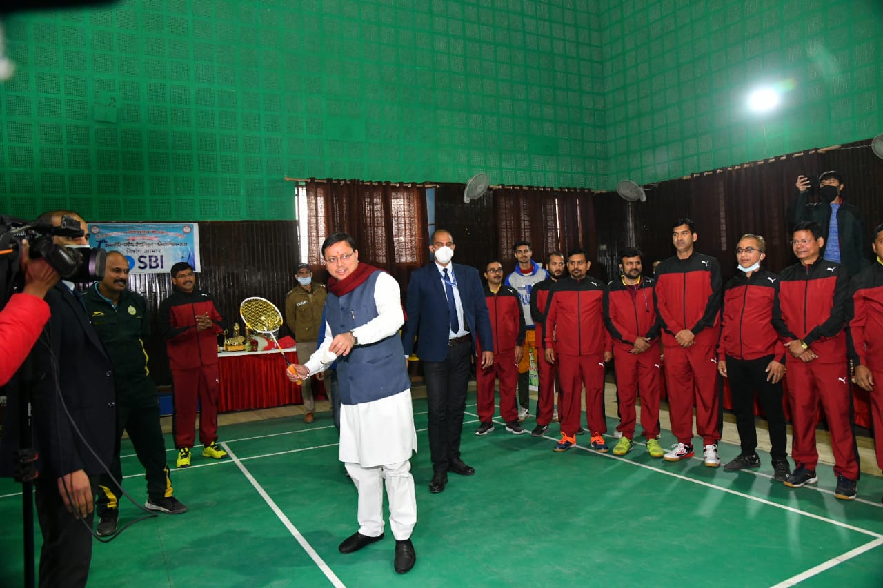 अन्तर्विभागीय बैडमिंटन प्रतियोगिता का शुभारम्भ, CM पुष्कर सिंह धामी ने भी खेला बैडमिंटन….