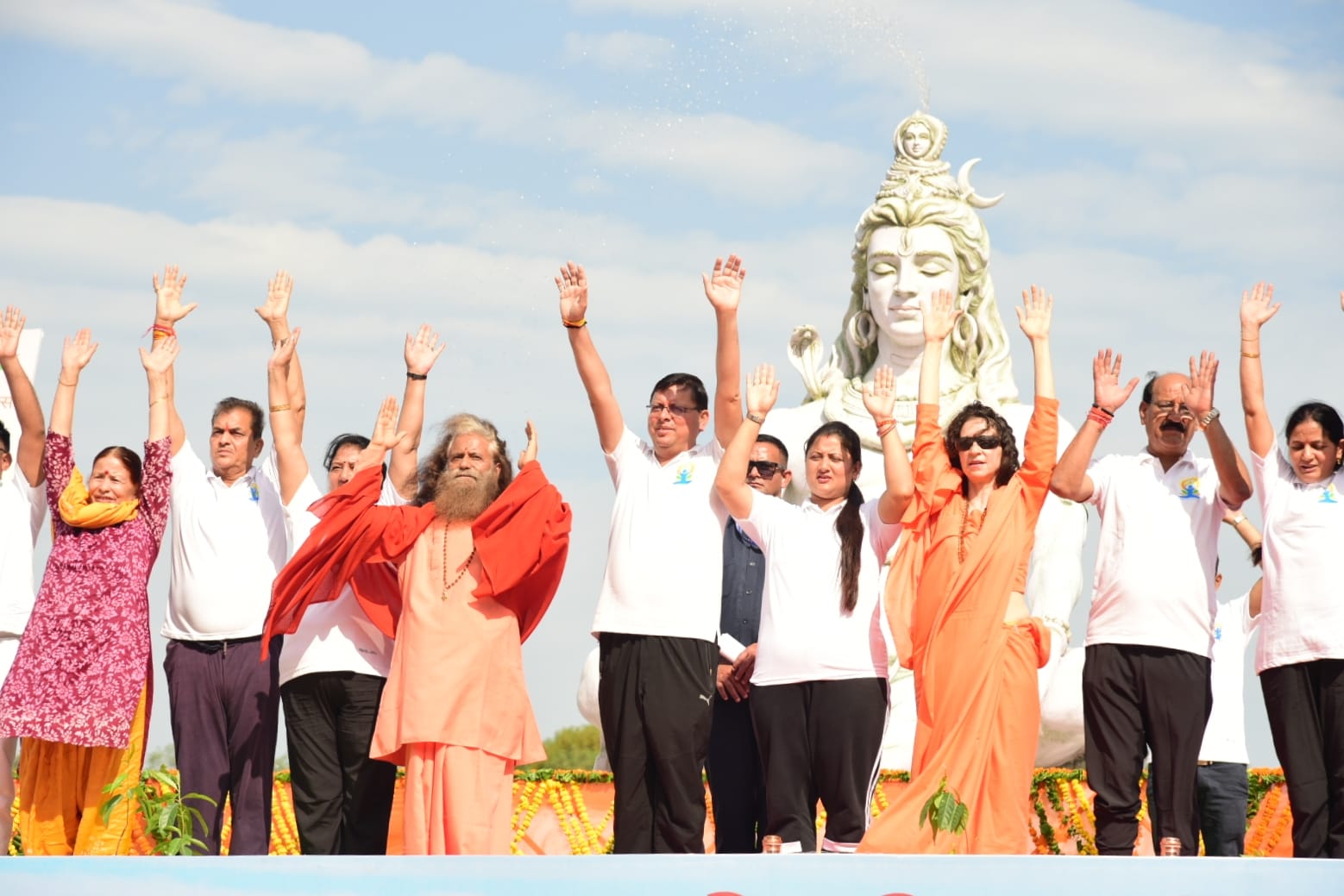 अंतर्राष्ट्रीय योग दिवस पर CM पुष्कर सिंह धामी ने परमार्थ निकेतन में किया योगाभ्यास….