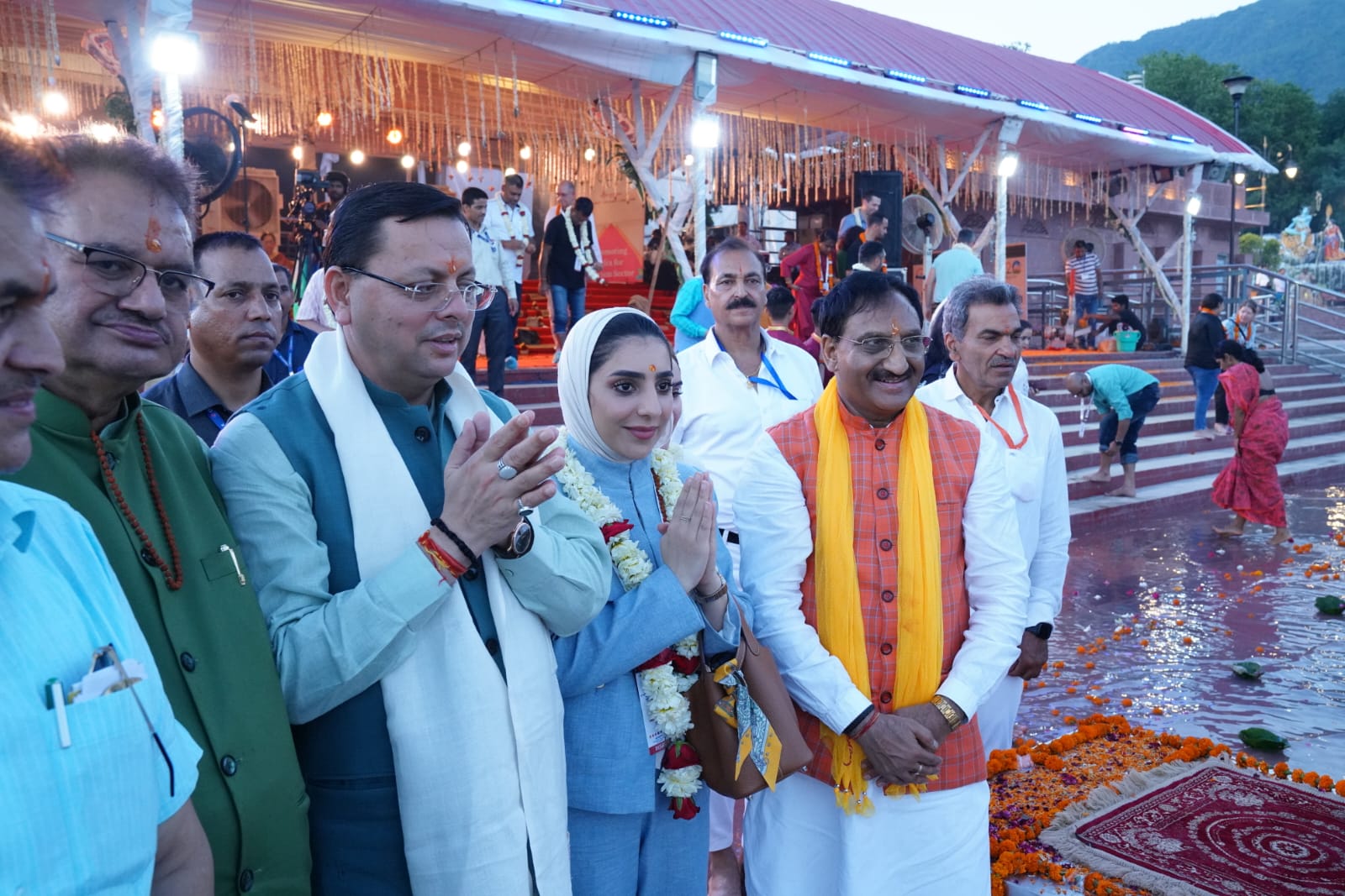 ऋषिकेश: CM पुष्कर सिंह धामी त्रिवेणी घाट में आयोजित गंगा आरती में हुए शामिल….