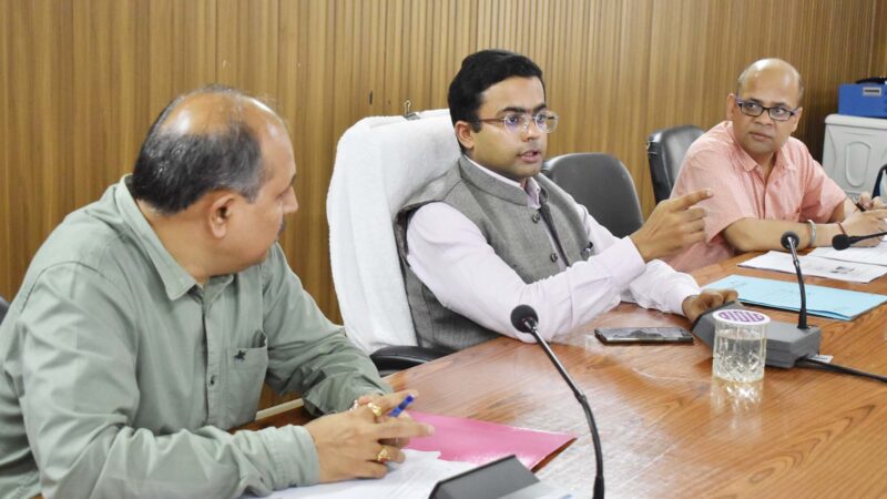 चमोली : वीर शहीदों के सम्मान में 09 से 30 अगस्त तक चलाया जाएगा मेरी माटी-मेरा देश अभियान, हर ग्राम पंचायत और विकासखंड से कर्तव्य पथ नई दिल्ली तक निकाली जाएगी माटी यात्रा