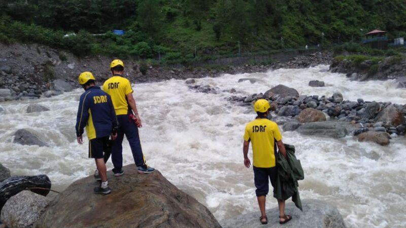 रुद्रप्रयाग : भूस्खलन से गौरीकुंड में दर्दनाक हादसा, तीन शव बरामद, SDRF उत्तराखण्ड का  रेस्क्यू ऑपरेशन ज़ारी 
