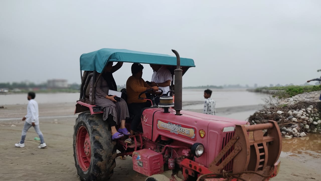 डीएम धीराज सिंह गर्ब्याल ने लिया श्यामपुर कांगड़ी गांव के पास तटबन्ध में हो रहे कटाव का जायजा, 20 लाख की धनराशि स्वीकृत कर दिए दिशा निर्देश