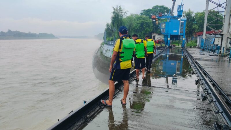 ऋषिकेश : रामझूला पुल के पास गंगा नदी में बहा  एक व्यक्ति, SDRF ने चलाया सर्चिंग अभियान