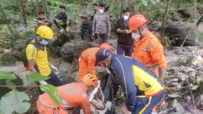 गौरीकुंड रेस्क्यू अपडेट : SDRF ने लापता हुए लोगो में से 01 और शव किया बरामद, सर्चिंग अभियान जारी