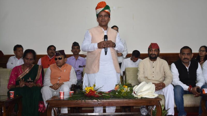 कैबिनेट मंत्री डॉ. धन सिंह रावत ने भराड़ीसैंण में किया ध्वजारोहण, कहा उत्कृष्ट उत्तराखंड बनाने को लेने होंगे तीन संकल्प