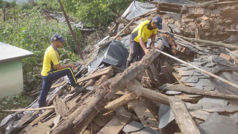 देहरादून : लांघा क्षेत्रान्तर्गत ग्राम जाखन में हुआ भू- धंसाव, राहत एवं बचाव कार्य में जुटी SDRF