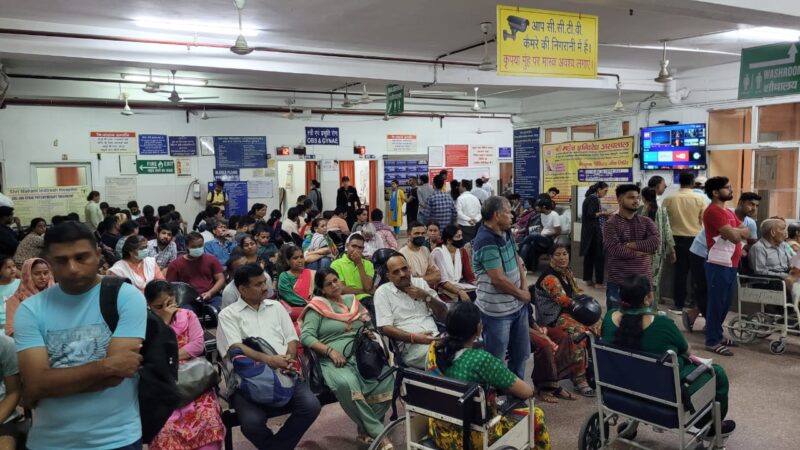 श्री महंत इन्दिरेश अस्पताल में डेंगू मरीजों के उपचार के लिए विशेष दिशा निर्देश जारी, अलर्ट मोड पर रखा गया इमरजेंसी व ब्लड बैंक स्टाफ