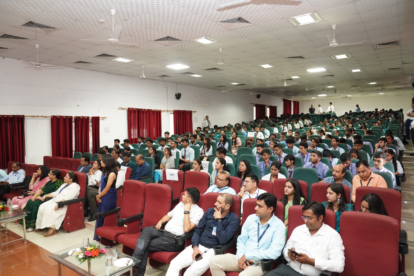 श्री गुरु राम राय विश्वविद्यालय में दो दिवसीय राष्ट्रीय एच.आर. समिट का शुभारंभ, एसजीआरआर विश्वविद्यालय में जुटे देश की 50 नामचीन कंपनियों के एचआर और सी.ई.ओ.