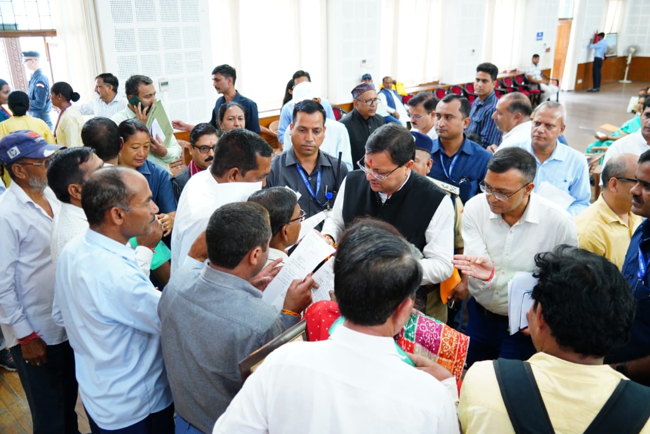 मुख्यमंत्री पुष्कर सिंह धामी ने सुनी जन समस्याएं, अधिकारियों को दिये समस्याओं का शीघ्र समाधान के निर्देश