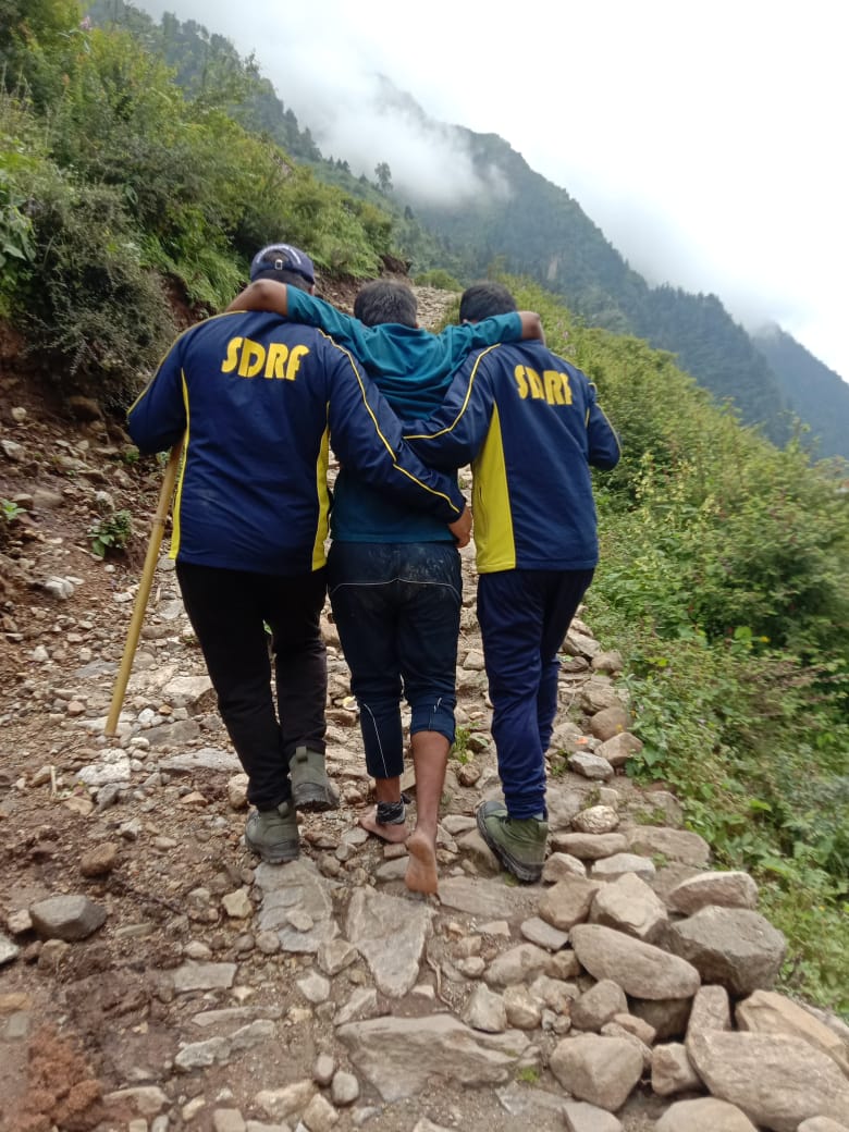 श्री केदारनाथ यात्रा मार्ग पर श्रद्धालु हुआ घायल, एसडीआरएफ ने रेस्क्यू कर पहुंचाया अस्पताल