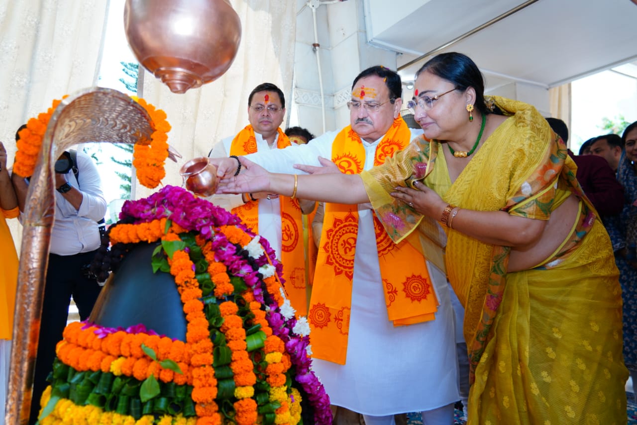 मुख्यमंत्री पुष्कर सिंह धामी ने भाजपा राष्ट्रीय अध्यक्ष जे.पी नड्डा के साथ देव संस्कृति विश्वविद्यालय द्वारा आयोजित व्याख्यान माला “वसुधैव कुटुंबकम” कार्यक्रम में किया प्रतिभाग