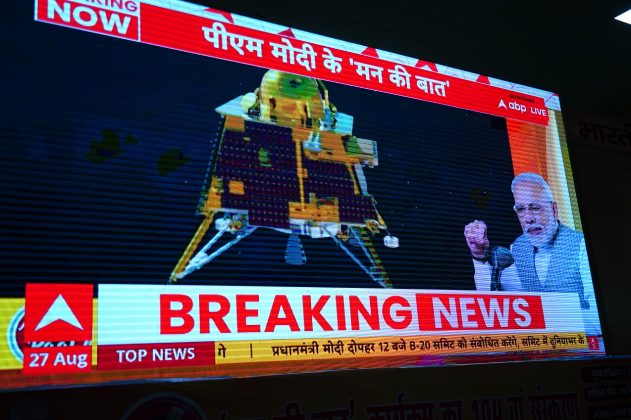 मुख्यमंत्री पुष्कर सिंह धामी ने भाजपा राष्ट्रीय अध्यक्ष जे.पी नड्डा  के साथ प्रधानमंत्री नरेन्द्र मोदी के मन की बात के 104 वें संस्करण को सुना