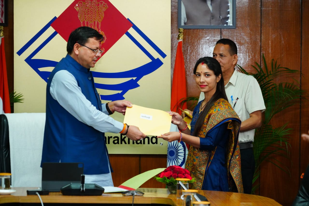 उत्तराखंड: CM पुष्कर सिंह धामी ने उच्च शिक्षा विभाग के अन्तर्गत चयनित अभ्यर्थियों को प्रदान किये नियुक्ति पत्र प्रदान….