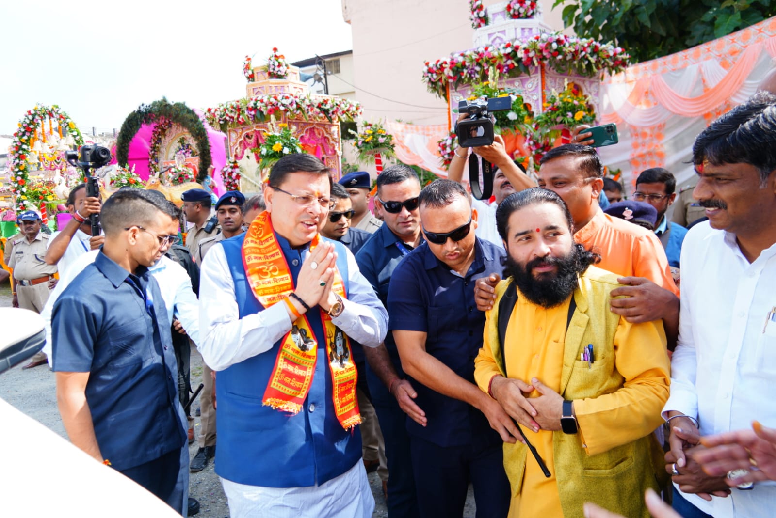 देहरादून: CM पुष्कर सिंह धामी ने टपकेश्वर महादेव की भव्य शोभायात्रा में किया प्रतिभाग….