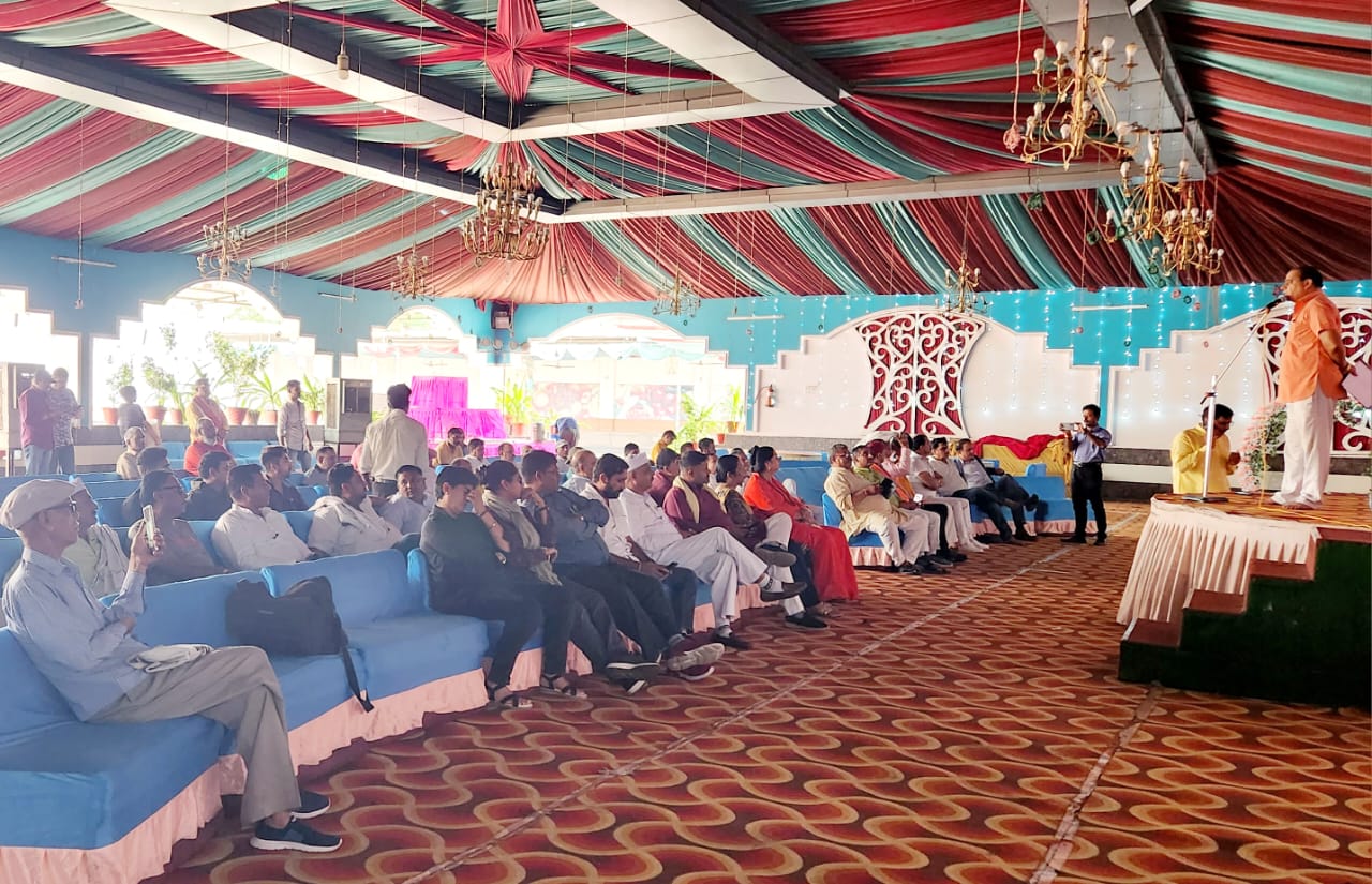 आगामी 24 सितम्बर को आयोजित होने वाले ब्राह्मण महाकुंभ की व्यवस्थाओं को लेकर विभिन्न प्रदेशों के ब्राह्मण संगठनों के प्रतिनिधियों की बैठक आयोजित