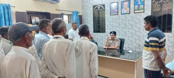 ग्रामीण क्षेत्र में सीसीटीवी का काम करेंगे ग्राम चौकीदार, छोटी-छोटी घटना पर भी तत्काल करेंगे थाने को सूचित, एसएसपी अजय सिंह की नई पहल पर ग्राम चौकीदारों की ली गई बैठक और दी गई जिम्मेदारी