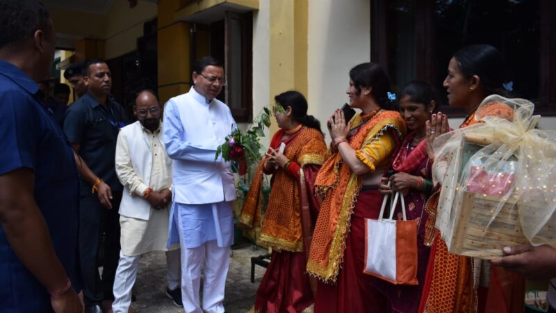 मुख्यमंत्री ने जनपद चमोली में आपदा राहत कार्यो को लेकर ली अधिकारियों की समीक्षा बैठक, दिए आवश्यक दिशा निर्देश