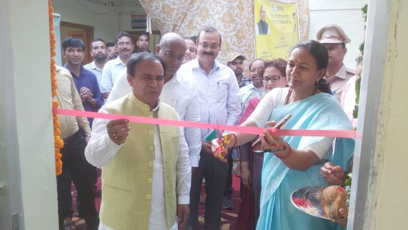 उत्तराखंड सचिवालय में खुला केंद्रीय भंडारण का आउटलेट,  बाजार दर से 35% सस्ते में मिलेगा ब्रांडेड सामान, सहकारिता मंत्री डॉ. धन सिंह रावत ने किया शुभारम्भ