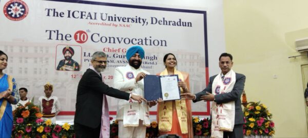 इक्फ़ाई विश्वविद्यालय का दसवां दीक्षांत समारोह हुआ आयोजित, राज्यपाल से डिग्री एवं मैडल पाकर खिल उठे छात्रों के चेहरे 