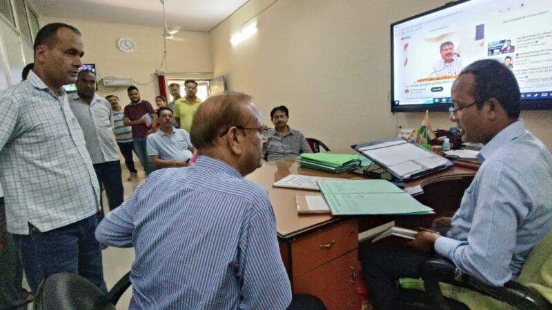 एडीएम पीएल शाह ने मुख्य शिक्षा अधिकारी, डीईओ बेसिक एवं माध्यमिक कार्यालय का किया औचक निरीक्षण, इनका रोका वेतन, दिए निर्देश