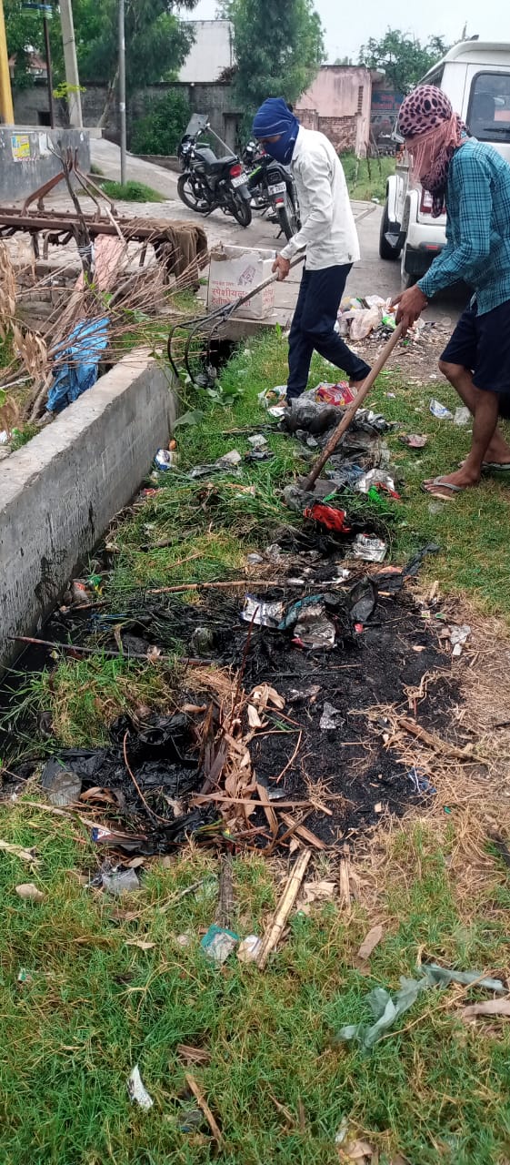 सांसद कल्पना सैनी एवं सीडीओ प्रतीक जैन के निर्देश पर दल्लावाला में गाँव की सहभागिता से चलाया वृहद सफाई अभियान