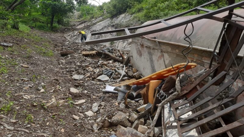 टिहरी : तोताघाटी के पास गहरी खाई में ट्रक हुआ दुर्घटनाग्रस्त, SDRF ने बरामद किया चालक का शव