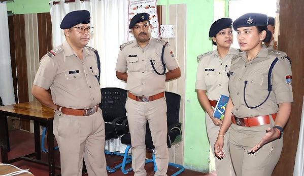 नवागंतुक एसपी रेखा यादव ने रिर्जव पुलिस लाईन गोपेश्वर का किया औचक निरीक्षण, अधीनस्थों को दिए आवश्यक दिशा-निर्देश