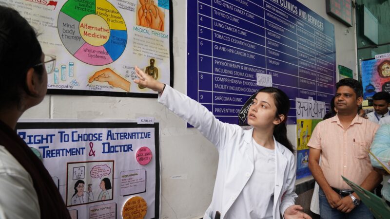 श्री महंत इन्दिरेश अस्पताल में मेडिकल छात्र-छात्राओं ने दिया मरीजों के अधिकारों व दायित्वों का संदेश