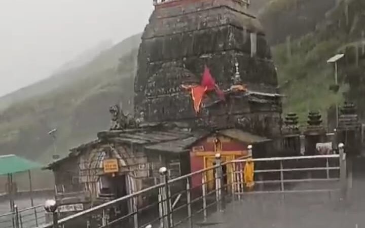 विश्व के सबसे ऊंचाई पर स्थित शिव मंदिर तृतीय केदार श्री तुंगनाथ मंदिर  की शिखर स्थित छतरी का जीर्णोद्धार कार्य का शुभारंभ तथा विधि- विधान से  कलश उतारा