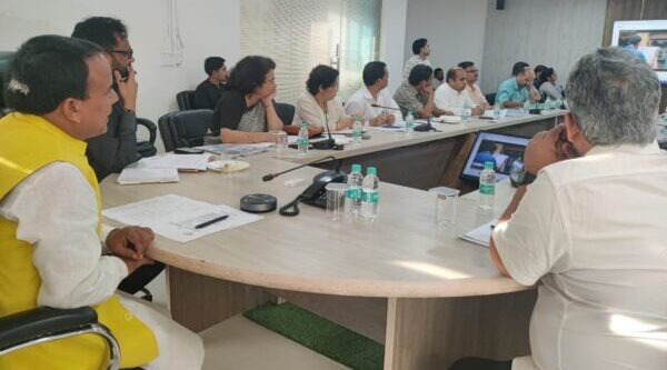 आयुष्मान भव के तहत शिक्षण संस्थानों चलेगा विशेष अभियान, शिक्षा मंत्री डॉ. धन सिंह रावत ने अधिकारियों को दिये निर्देश, बैठक में स्वास्थ्य एवं शिक्षा सहित एक दर्जन विभागों ने किया प्रतिभाग