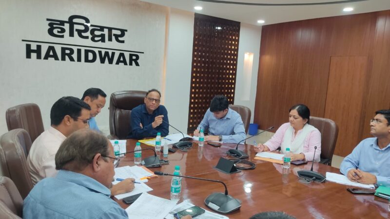 सचिव वित्त दिलीप जावलकर की अध्यक्षता में सरकार जनता के द्वार के अन्तर्गत भारत एवं राज्य सरकार की फ्लैगशिप तथा अन्य विभागीय योजनाओं के सम्बन्ध में समीक्षा बैठक हुई आयोजित, दिए निर्देश