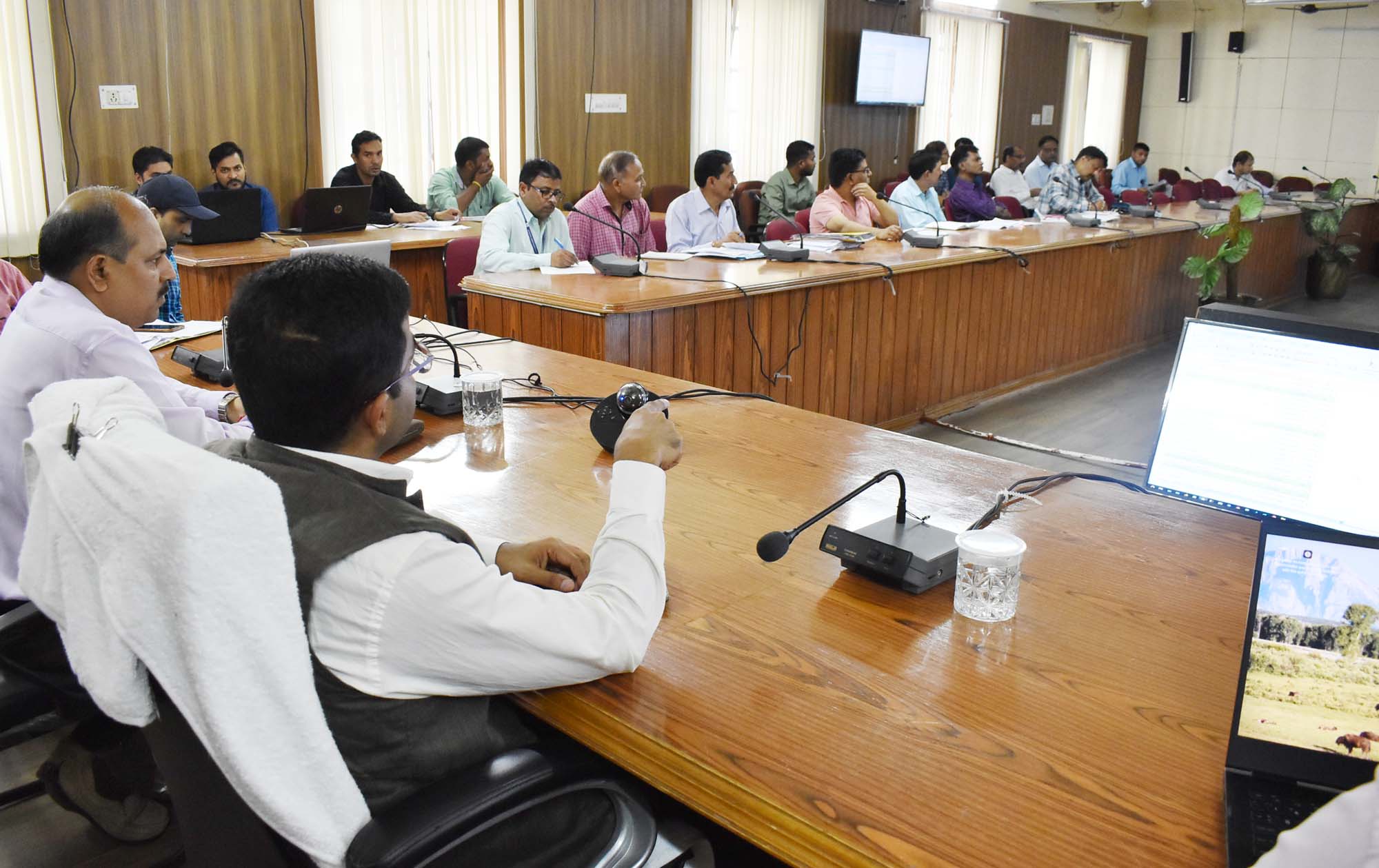 विभागीय परिसंपत्तियों का सटीक डिजिटल लैंड बैंक करें शीघ्र तैयार – डीएम हिमांशु खुराना