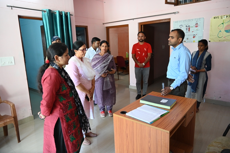 डीएम मयूर दीक्षित ने सखी-वन स्टॉप सेंटर, जिला बाल संरक्षण इकाई, किशोर न्याय बोर्ड एवं बाल कल्याण समिति का किया औचक स्थलीय निरीक्षण, दिए निर्देश