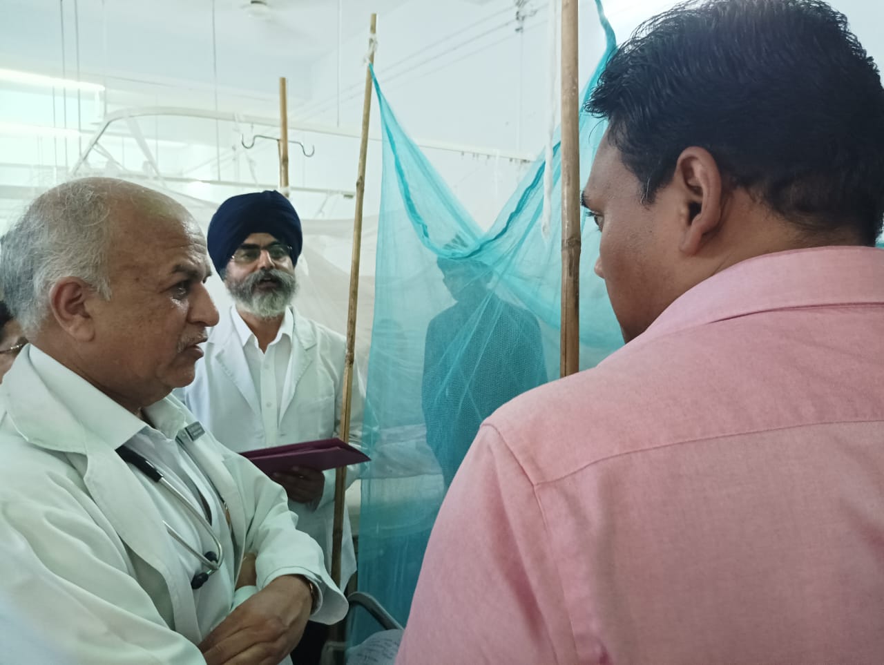 सचिव स्वास्थ्य डॉ. आर राजेश कुमार ने हल्द्वानी में अस्पतालों का किया औचक निरीक्षण, डेंगू मरीजों की जांच की धीमी गति पर जतायी कड़ी नाराजगी, अधिकारियों को लगाई फटकार