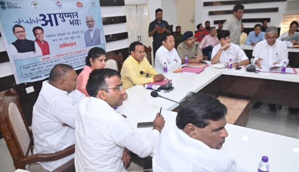 हरिद्वार : स्वास्थ्य मंत्री डॉ. धन सिंह रावत की अध्यक्षता में आयुष्मान भवः योजना एवं डेंगू की रोकथाम के सम्बन्ध में बैठक आयोजित, दिए निर्देश