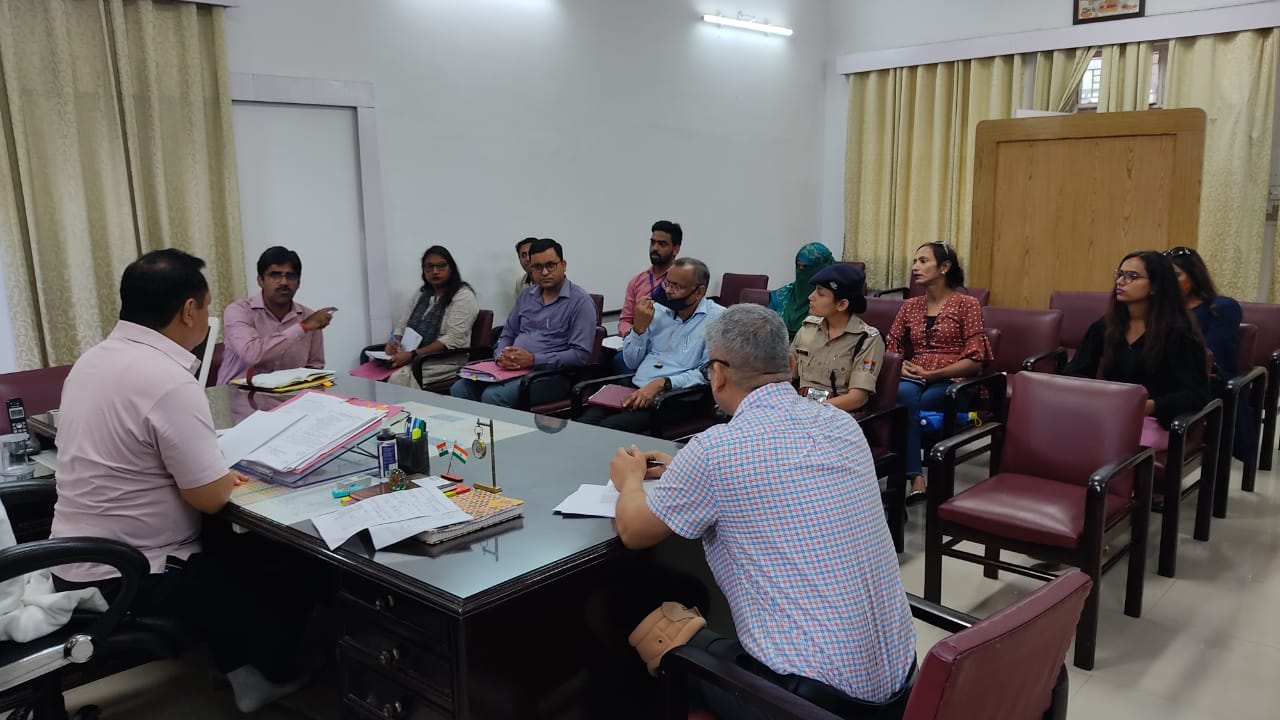 डीएम धीराज सिंह गर्ब्याल की अध्यक्षता में ट्रांस  जेण्डर प्रोटेक्शन के सम्बन्ध में बैठक आयोजित, दिए निर्देश
