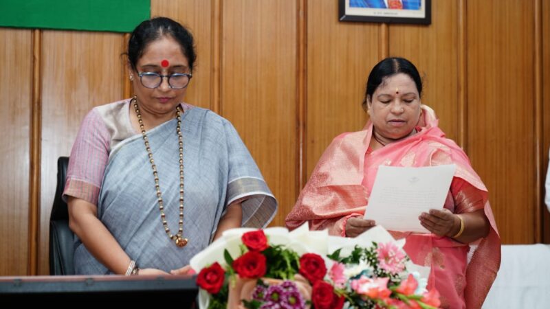 मुख्यमंत्री पुष्कर सिंह धामी ने बागेश्वर विधानसभा से निर्वाचित प्रत्याशी पार्वती दास के शपथ ग्रहण समारोह में किया प्रतिभाग