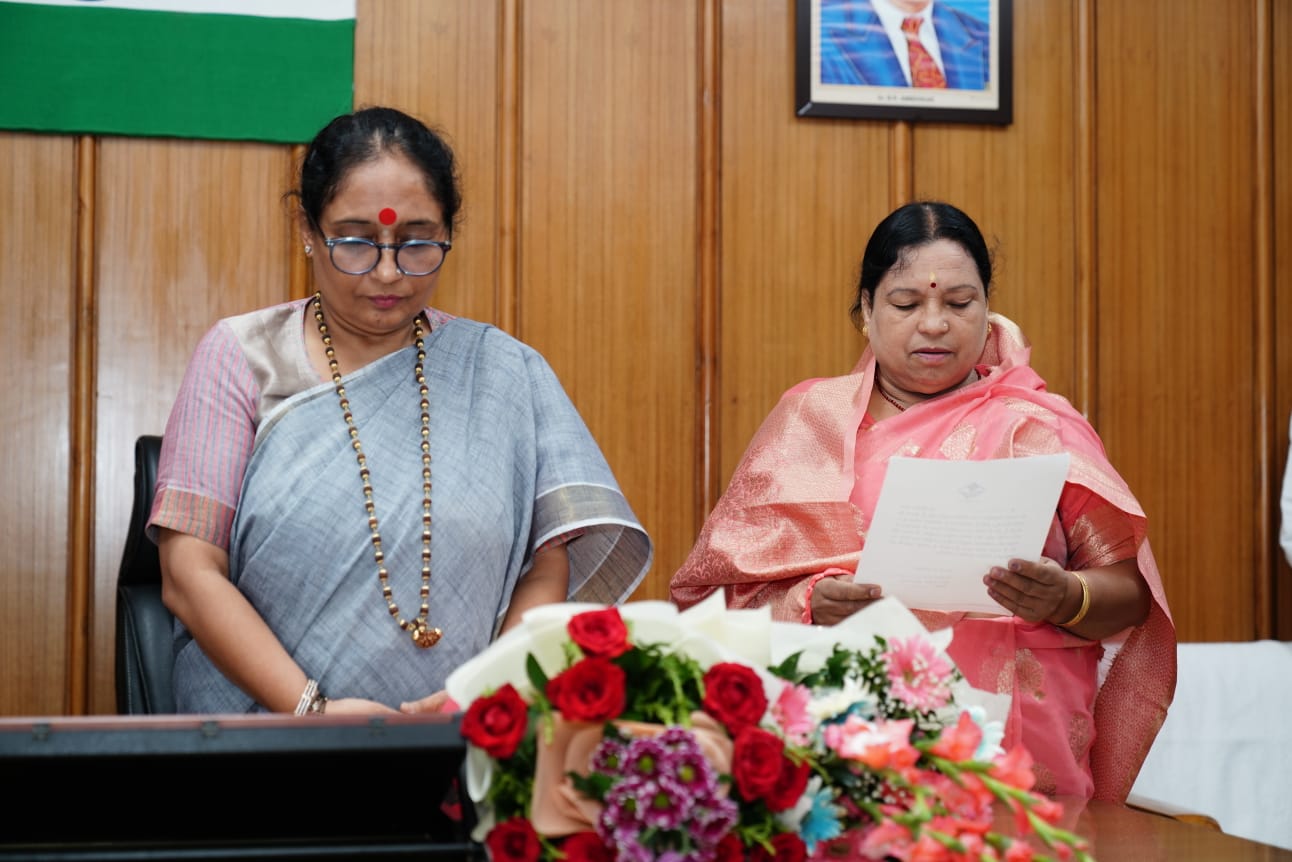 मुख्यमंत्री पुष्कर सिंह धामी ने बागेश्वर विधानसभा से निर्वाचित प्रत्याशी पार्वती दास के शपथ ग्रहण समारोह में किया प्रतिभाग