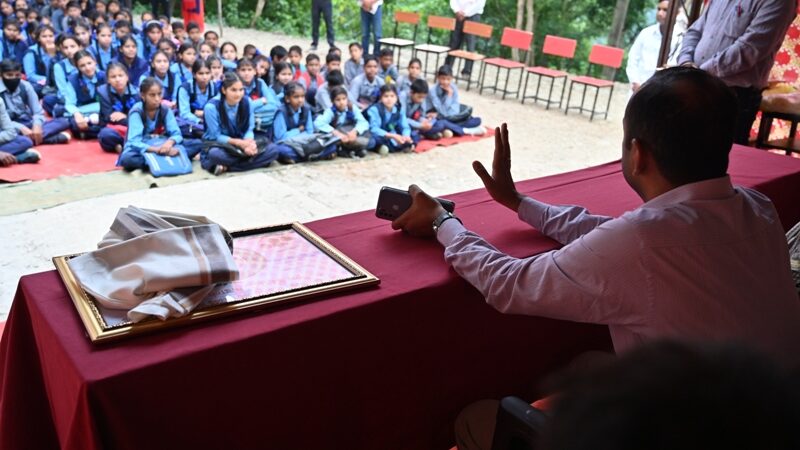 डीएम मयूर दीक्षित में जीआईसी पिपलीधार डागर का किया निरीक्षण, दिए निर्देश