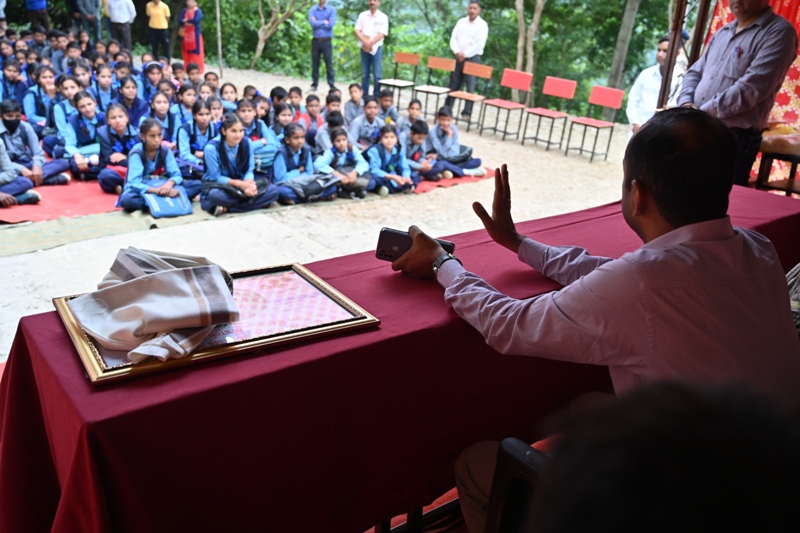 डीएम मयूर दीक्षित में जीआईसी पिपलीधार डागर का किया निरीक्षण, दिए निर्देश