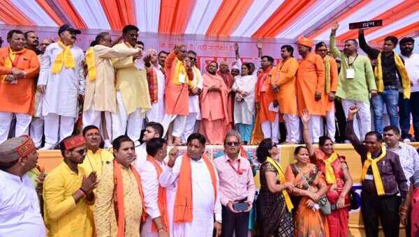 हरिद्वार में ब्राह्मण महाकुंभ का हुआ आयोजन, देशभर के हजारों ब्राह्मणों ने की शिरकत, तहसीलदार के माध्यम से प्रधानमंत्री को भेजा 11 सूत्रीय मांगों का ज्ञापन