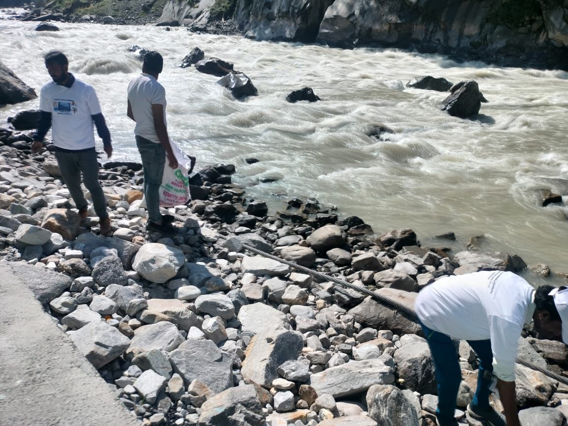 स्वच्छ नदियों के लिए प्रदेश भर में चलाया गया स्वच्छता अभियान, हरिद्वार जिले के ब्लॉक बाहदराबाद के ग्राम औरंगाबाद में स्वच्छता अभियान के माध्यम से लोगों को किया गया जागरूक