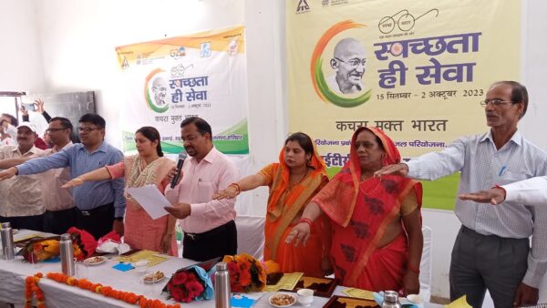 ग्राम पंचायत औरंगाबाद में रैली निकाल कर ग्रामीणों को दिलाई स्वच्छता की शपथ, निदेशक  स्वजल ने कहा स्वच्छता चयन श्रेणी में क्रम और मौजूदा स्तर की निरंतरता को बनाए रखना आवश्यक