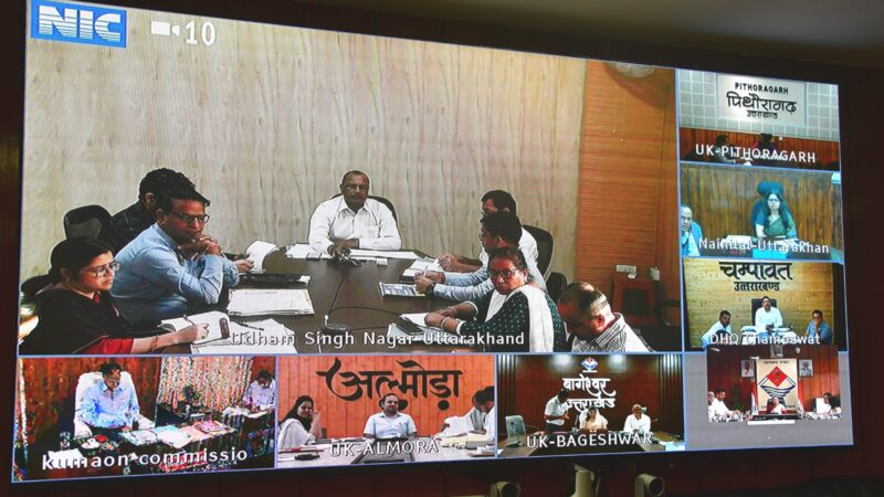 एसीएस राधा रतूड़ी ने कुमाऊँ मण्डल में डेंगू निंयत्रण, अस्पतालों में स्वास्थ्य सेवाओं की स्थिति, नैनीताल क्षेत्र में भू-स्खलन की स्थिति के बाद राहत सम्बन्धित कार्यों सहित विभिन्न जन समस्याओं का संज्ञान लेते हुए सम्बन्धित अधिकारियों को दिए  महत्वपूर्ण निर्देश