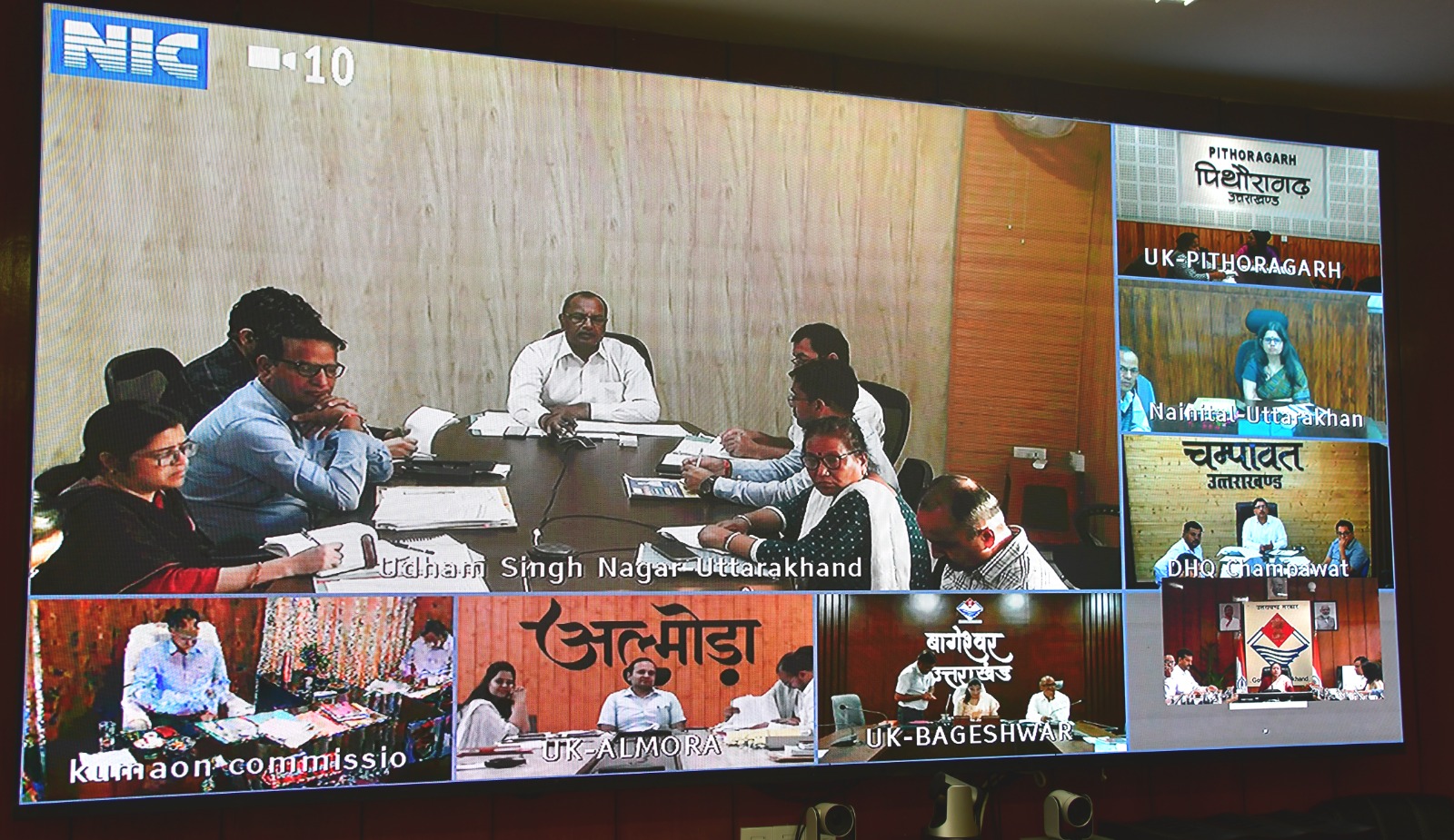 एसीएस राधा रतूड़ी ने कुमाऊँ मण्डल में डेंगू निंयत्रण, अस्पतालों में स्वास्थ्य सेवाओं की स्थिति, नैनीताल क्षेत्र में भू-स्खलन की स्थिति के बाद राहत सम्बन्धित कार्यों सहित विभिन्न जन समस्याओं का संज्ञान लेते हुए सम्बन्धित अधिकारियों को दिए  महत्वपूर्ण निर्देश