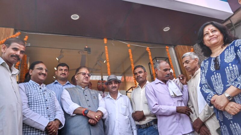 कृषि मंत्री गणेश जोशी एवं सांसद हरिद्वार डॉ. रमेश पोखरियाल निशंक ने परम्परागत कृषि विकास योजना के अन्तर्गत जनपद के प्रथम जैविक आउटलेट 3 के कैलाश गंगा का पूजा-अर्चना एवं मंत्रोच्चारण के बीच किया उद्घाटन