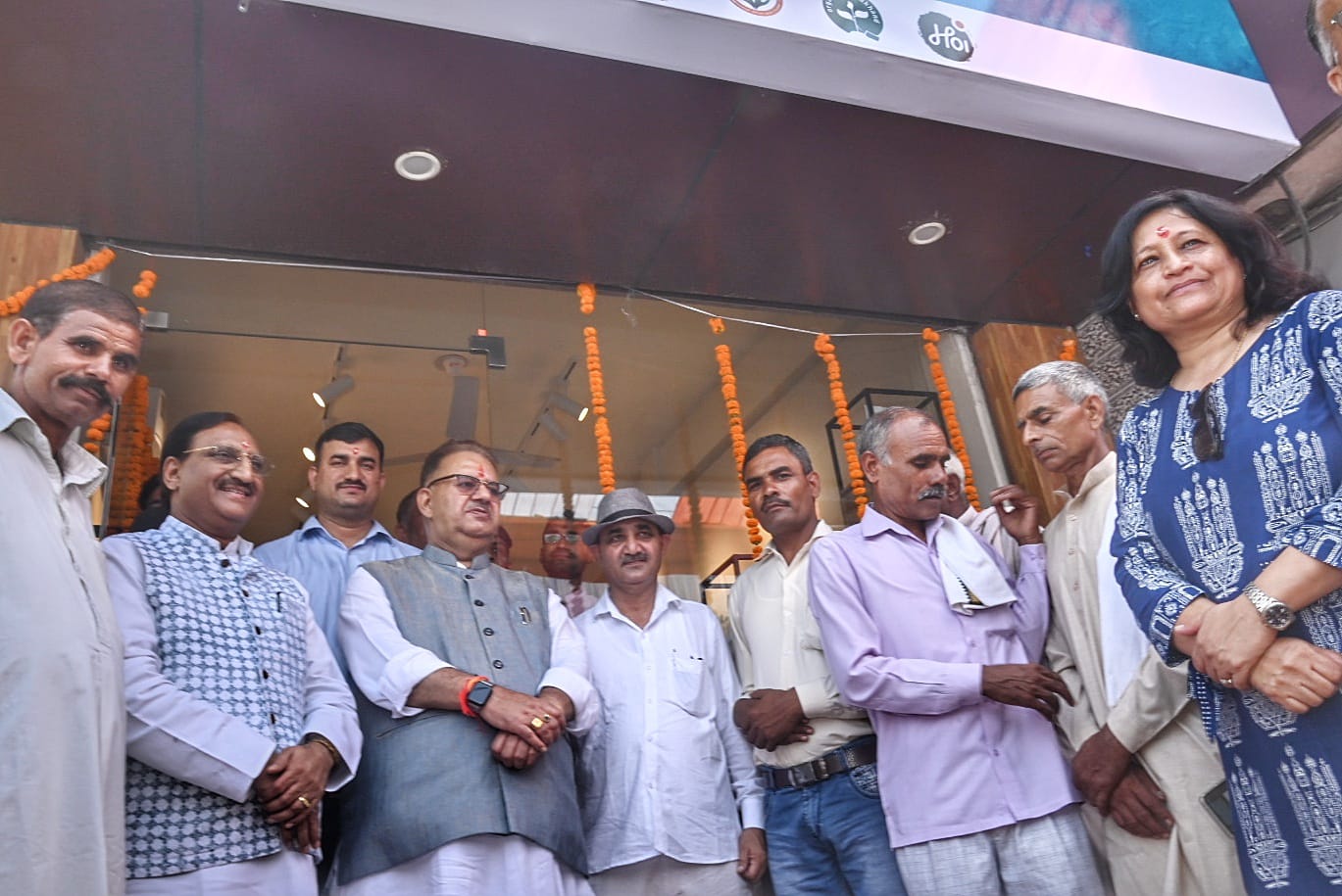 कृषि मंत्री गणेश जोशी एवं सांसद हरिद्वार डॉ. रमेश पोखरियाल निशंक ने परम्परागत कृषि विकास योजना के अन्तर्गत जनपद के प्रथम जैविक आउटलेट 3 के कैलाश गंगा का पूजा-अर्चना एवं मंत्रोच्चारण के बीच किया उद्घाटन