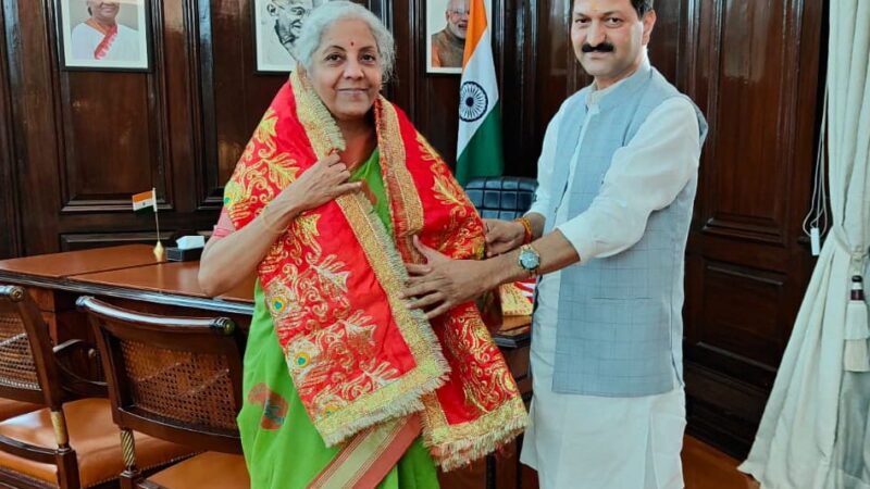 श्री बद्रीनाथ-केदारनाथ मंदिर समिति के अध्यक्ष अजेंद्र अजय ने वित्त मंत्री निर्मला सीतारमण से की भेंट