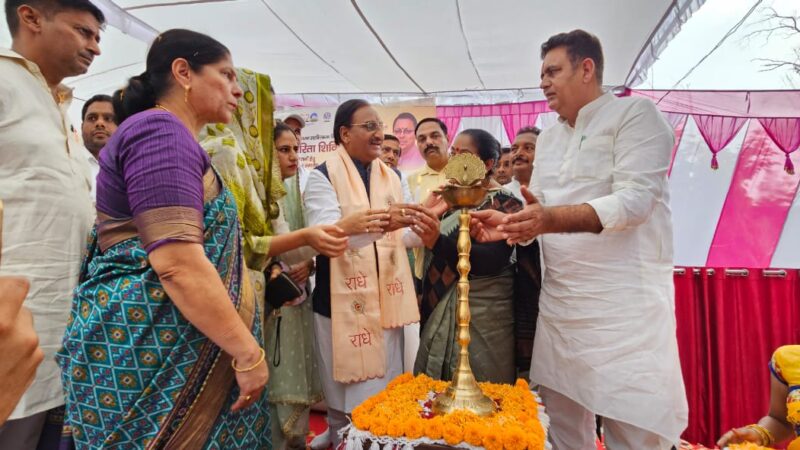 एडिप योजना के अंतर्गत नारसन ब्लॉक परिसर में 160 दिव्यांगजनों को 218 सहायक उपकरण किये प्रदान